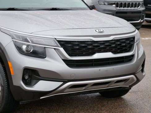 Used 2021 Kia Seltos EX image 3