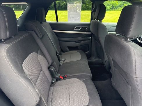 Used 2018 Ford Explorer XLT w/ Equipment Group 201A AWD/4WD image 30