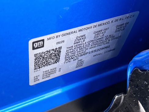 Used 2025 Chevrolet Equinox EV RS w/ LPO, All-Weather Mat Package FWD image 35