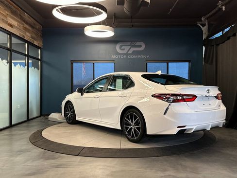 Used 2022 Toyota Camry SE image 5
