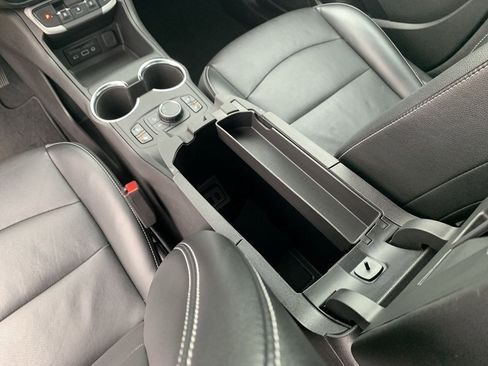 Certified 2024 GMC Terrain SLT image 16