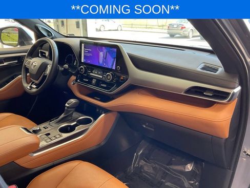 Used 2023 Toyota Highlander Platinum AWD/4WD image 17