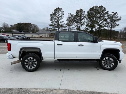 Used 2015 GMC Sierra 2500 2WD Crew Cab image 2