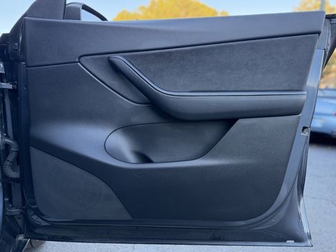 Used 2020 Tesla Model Y Long Range image 36