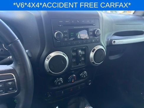 Used 2017 Jeep Wrangler Unlimited Sahara w/ Connectivity Group AWD/4WD image 25