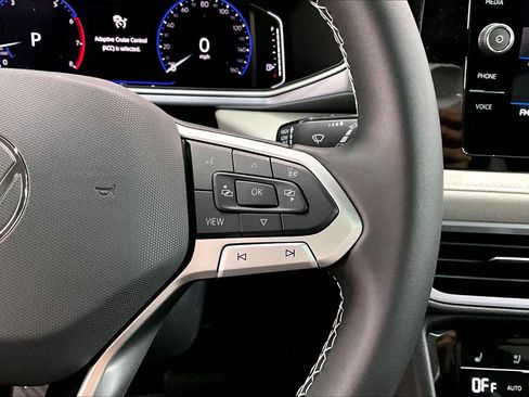 New 2026 Volkswagen Taos SEL image 18
