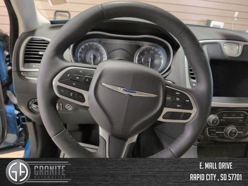 Used 2023 Chrysler 300 Touring L w/ Comfort Group image 14