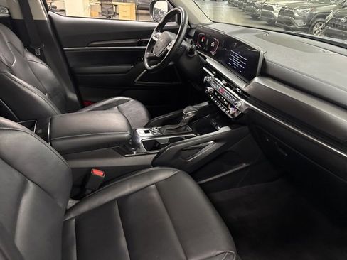 Used 2023 Kia Telluride LX image 9