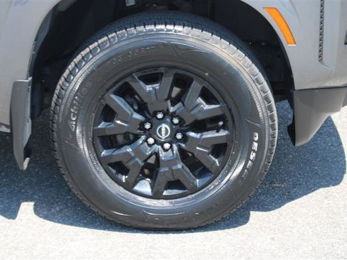 Used 2022 Nissan Frontier SV w/ Technology Package AWD/4WD image 15