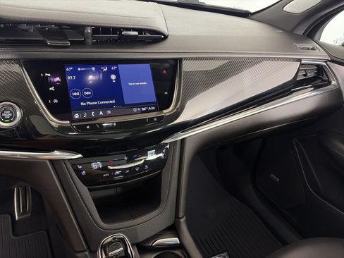 Used 2023 Cadillac XT6 Sport w/ Technology Package AWD/4WD image 4