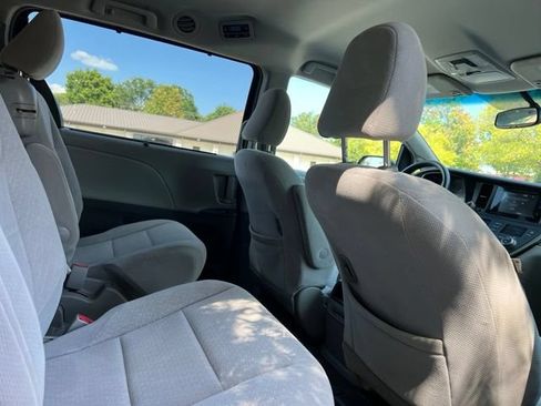 Used 2016 Toyota Sienna LE w/ Outdoor Package FWD image 15