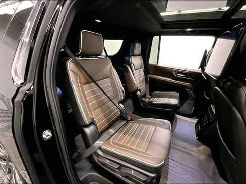 Used 2025 GMC Yukon XL Denali Ultimate AWD/4WD image 26