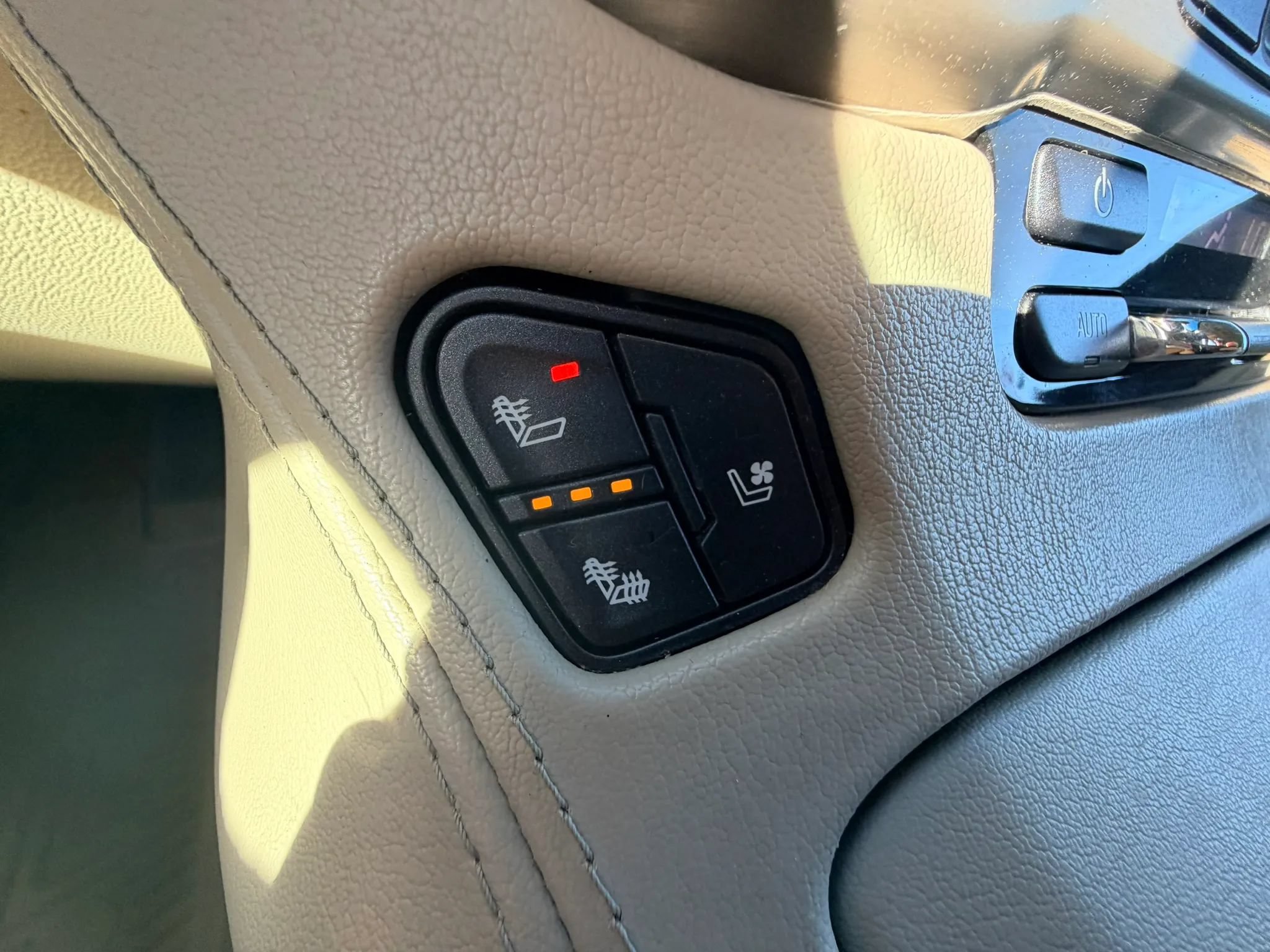 Used 2017 GMC Yukon Denali w/ Open Road Package AWD/4WD image 19