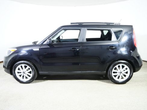 Used 2017 Kia Soul + image 4