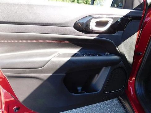 Used 2025 Jeep Compass Trailhawk image 13