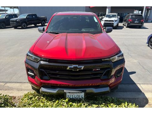 Used 2025 Chevrolet Colorado Z71 AWD/4WD image 3