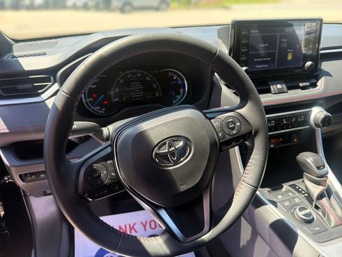 Used 2021 Toyota RAV4 SE w/ Weather & Moonroof Package AWD/4WD image 19