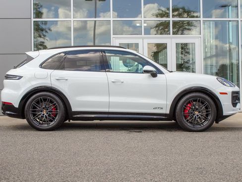 Used 2025 Porsche Cayenne GTS AWD/4WD image 4