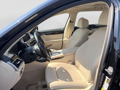 Used 2021 BMW 740i RWD image 10