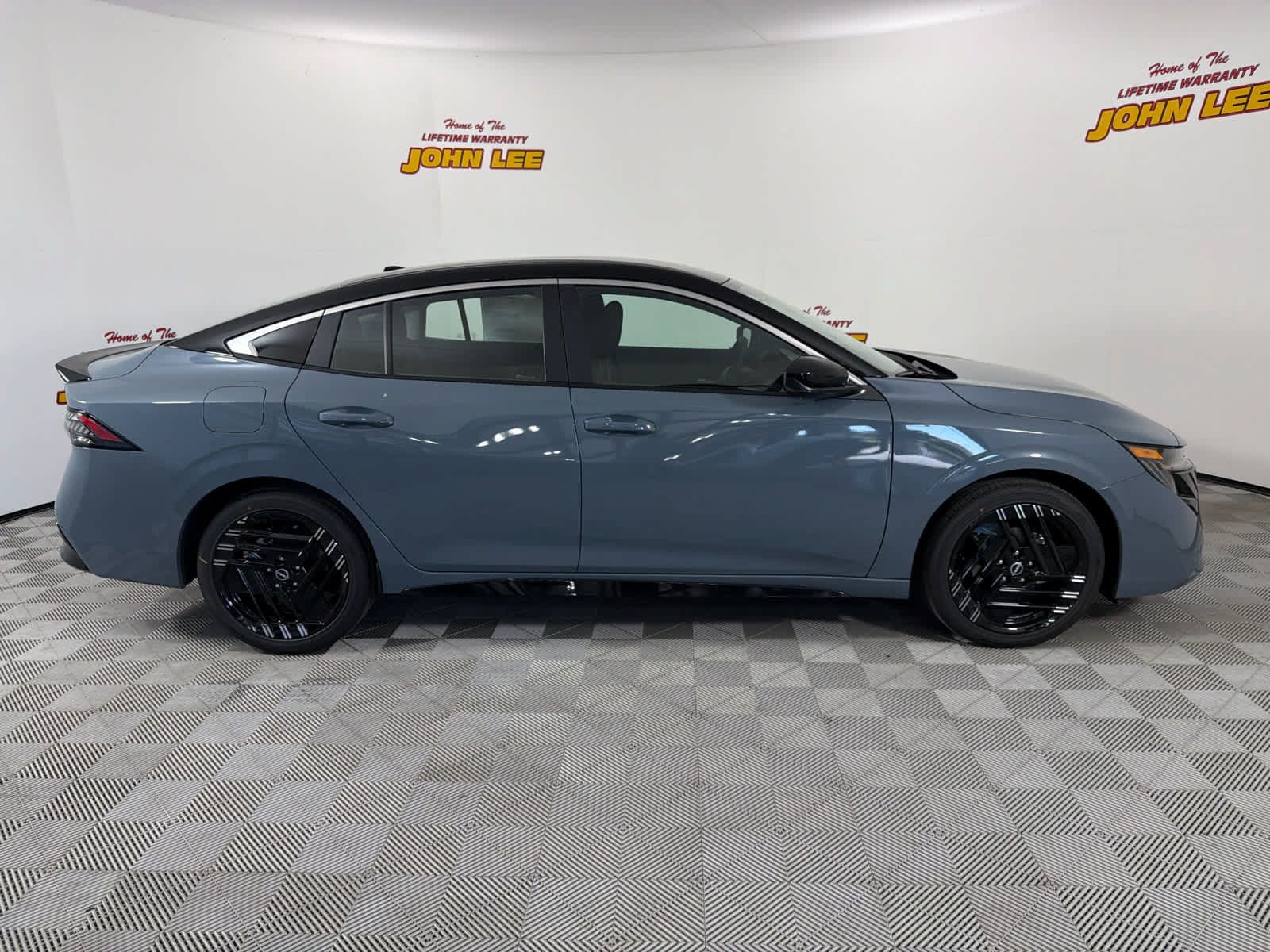 New 2027 Nissan Sentra SR w/ Floor Mat Package FWD image 7