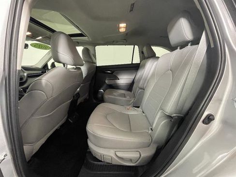 Certified 2025 Toyota Highlander XLE AWD/4WD image 11
