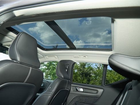 New 2026 Volvo XC40 B5 Plus w/ Protection Package Premier image 17