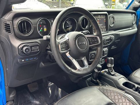 Used 2022 Jeep Wrangler Unlimited Sahara AWD/4WD image 19