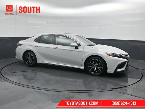 Used 2023 Toyota Camry SE w/ Convenience Package AWD/4WD image 1