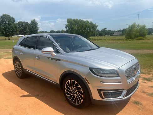 Used 2019 Lincoln Nautilus Reserve FWD image 2