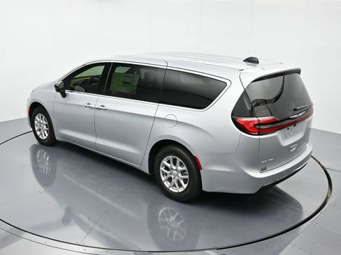 New 2026 Chrysler Pacifica Select image 32