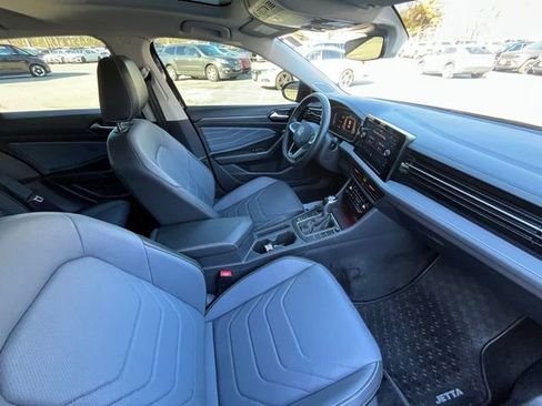 Certified 2025 Volkswagen Jetta SEL image 23