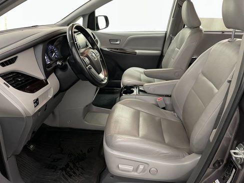 Used 2019 Toyota Sienna XLE w/ Protection Package image 8