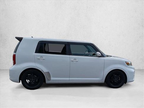 Used 2014 Scion xB FWD image 4