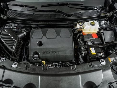 Used 2023 Chevrolet Traverse RS image 21