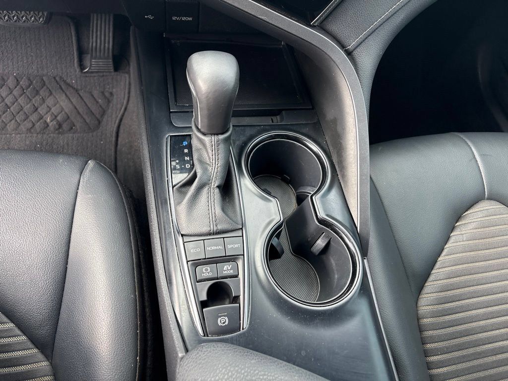 Used 2020 Toyota Camry SE FWD image 15