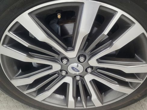 Used 2018 Ford Explorer Platinum AWD/4WD image 31