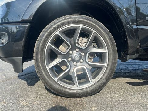 Used 2019 RAM 1500 Laramie AWD/4WD image 10