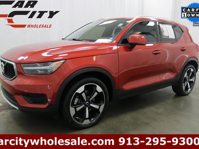 Used 2022 Volvo XC40 T5 Momentum