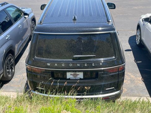 Used 2022 Jeep Wagoneer Series II AWD/4WD image 4