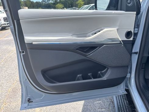 New 2026 Lincoln Navigator Reserve w/ Jet Appearance Package AWD/4WD image 8