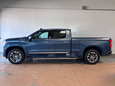 Used 2024 Chevrolet Silverado 1500 High Country w/ Z71 Off-Road Package AWD/4WD image 2