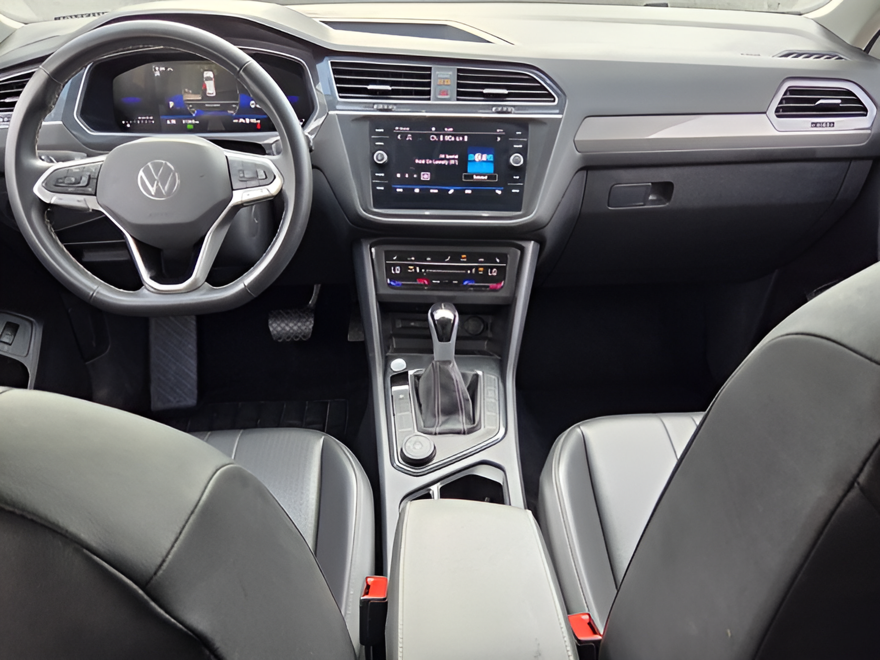 Used 2024 Volkswagen Tiguan SE AWD/4WD image 12