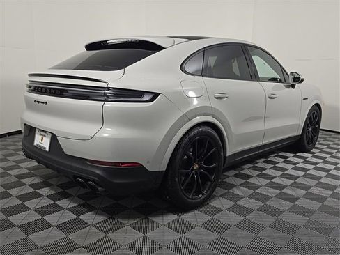 New 2026 Porsche Cayenne S image 7