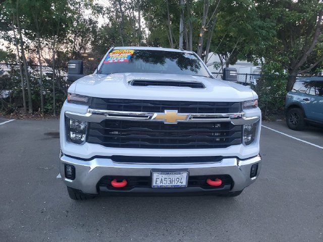 Used 2025 Chevrolet Silverado 2500 LT AWD/4WD image 2