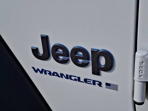 Used 2024 Jeep Wrangler Unlimited AWD/4WD image 32