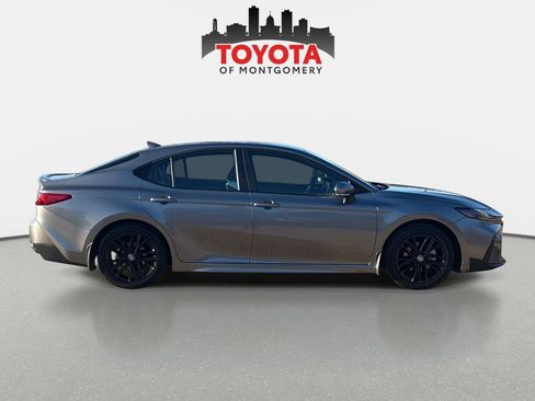 Used 2025 Toyota Camry SE image 2
