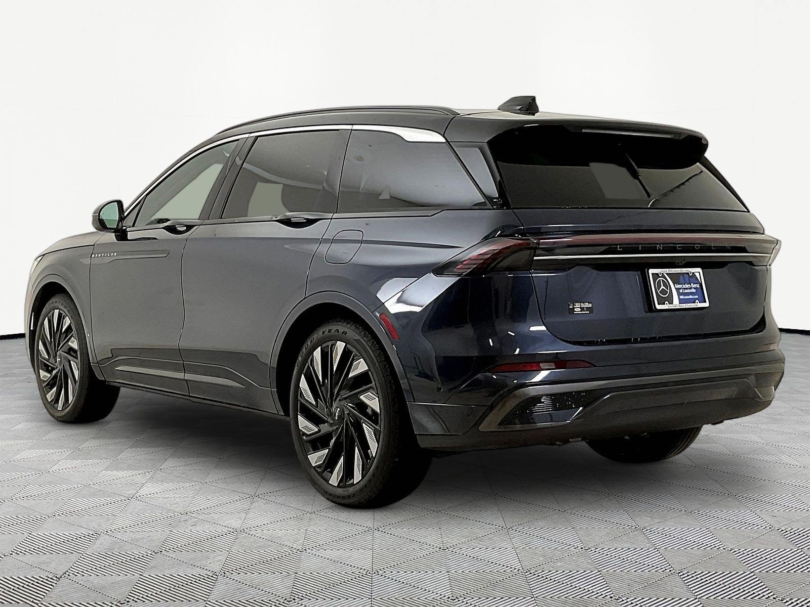 Used 2024 Lincoln Nautilus Black Label w/ Jet Appearance Package (87T) AWD/4WD image 4