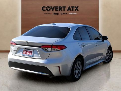 Used 2021 Toyota Corolla LE image 5