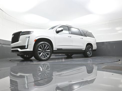 Used 2023 Cadillac Escalade ESV Sport Platinum image 11
