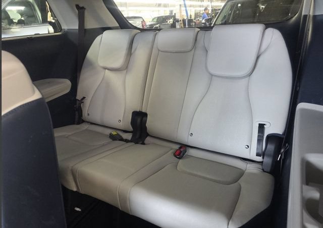 Used 2025 Kia Carnival SX w/ SX Dark Edition Package FWD image 5